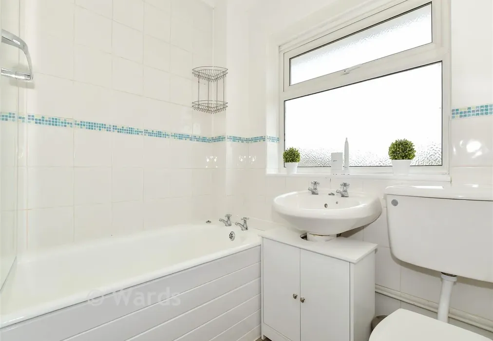 Bathroom - Tydeman Road, Bearsted, Maidstone, Kent - Wards of Kent