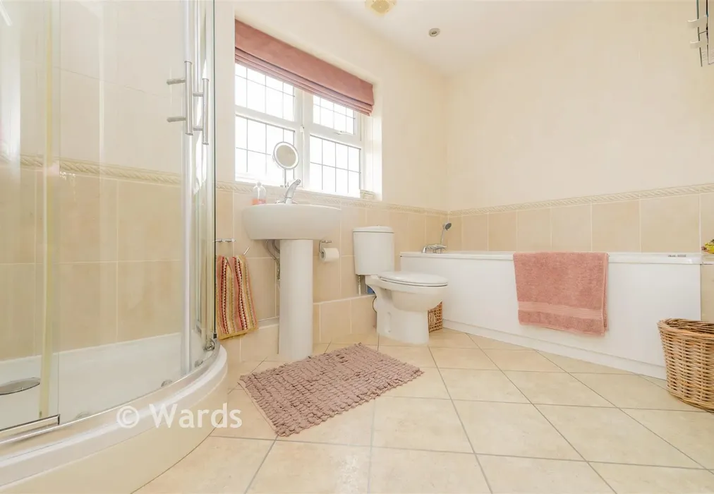 Bathroom - Lower Higham Road, Chalk, Gravesend, Kent - Wards of Kent