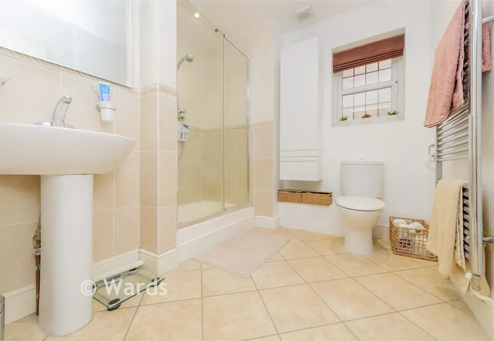 En-Suite Shower Room - Lower Higham Road, Chalk, Gravesend, Kent - Wards of Kent