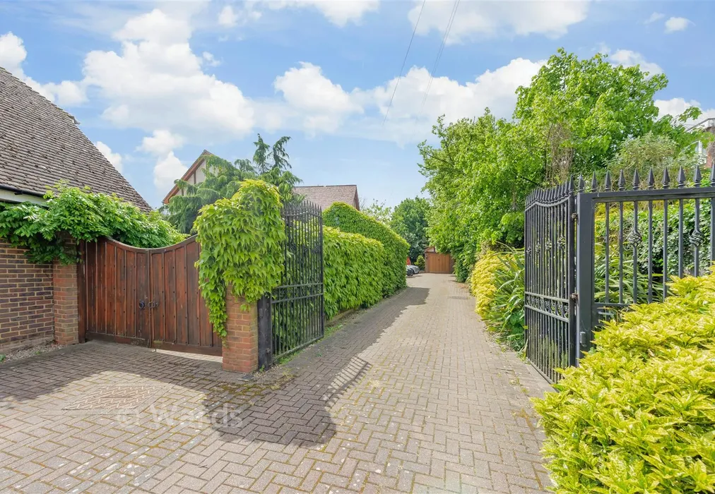 Driveway/Parking - Lower Higham Road, Chalk, Gravesend, Kent - Wards of Kent