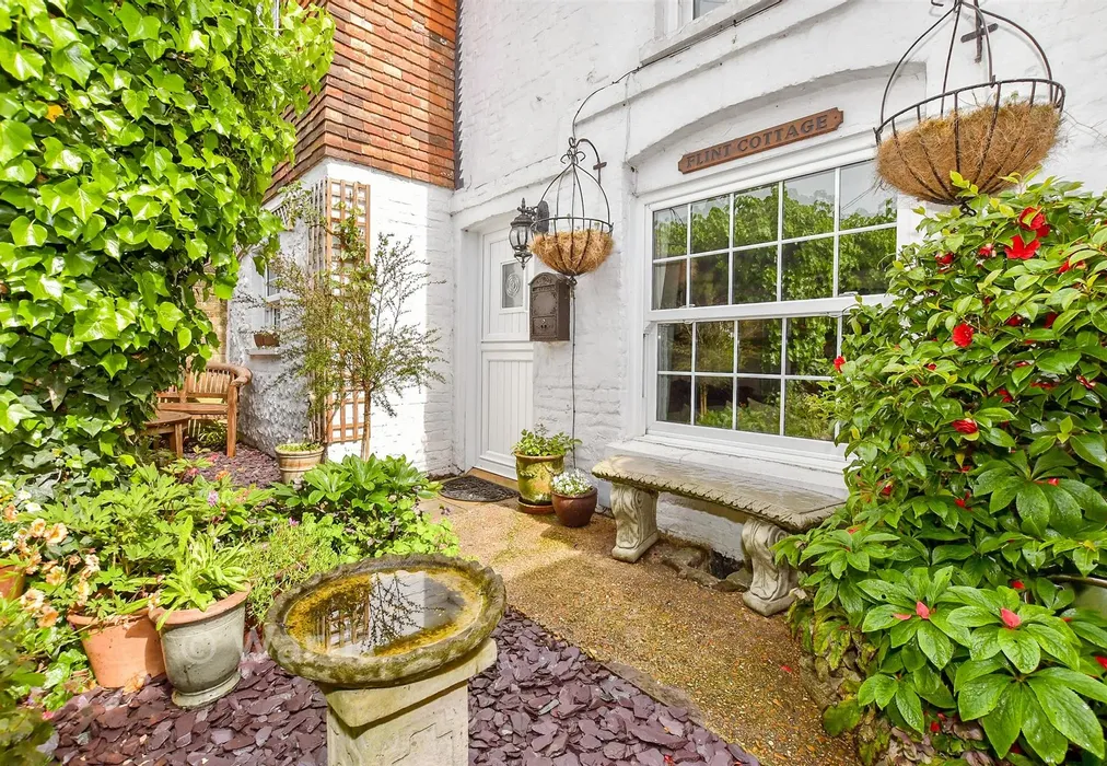 Front Garden - Mongeham Road, Deal, Kent - Wards of Kent