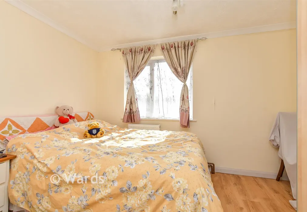 Bedroom 1 - The Willows, Kemsley, Sittingbourne, Kent - Wards of Kent