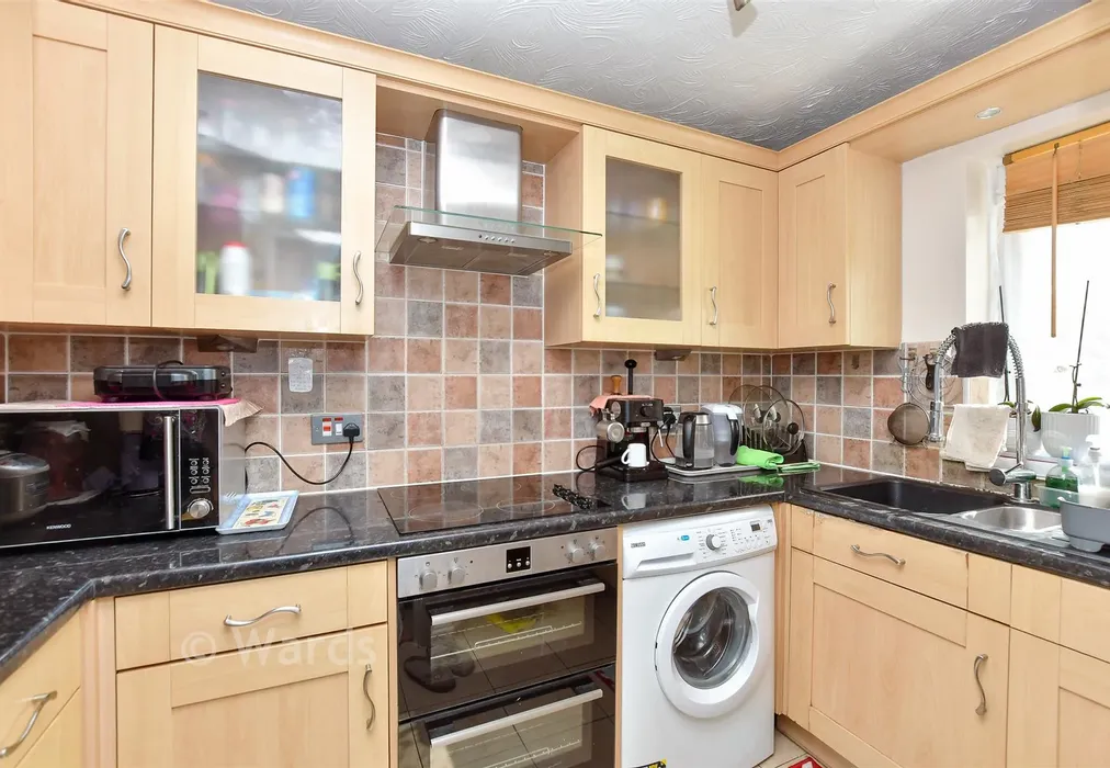 Kitchen - The Willows, Kemsley, Sittingbourne, Kent - Wards of Kent