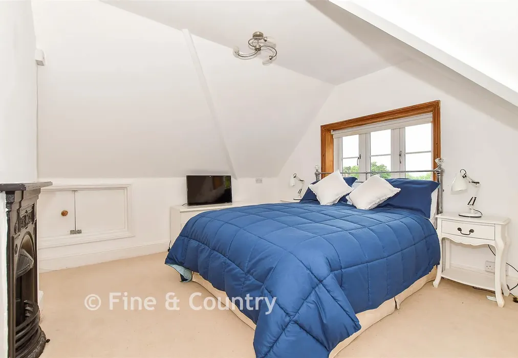 Bedroom 1 - Tonbridge Road, Hildenborough, Tonbridge, Kent - Wards of Kent