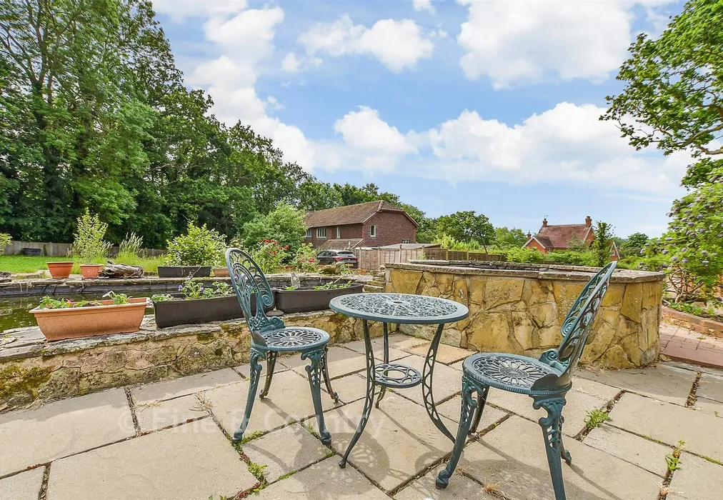 Patio / Decking - Tonbridge Road, Hildenborough, Tonbridge, Kent - Wards of Kent