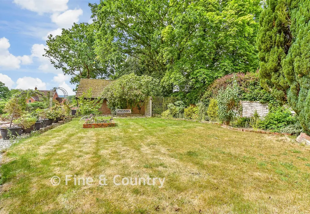 Front Garden - Tonbridge Road, Hildenborough, Tonbridge, Kent - Wards of Kent