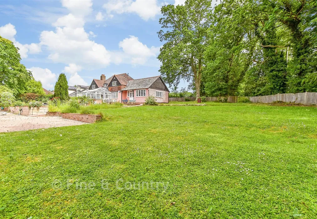Rear Garden - Tonbridge Road, Hildenborough, Tonbridge, Kent - Wards of Kent