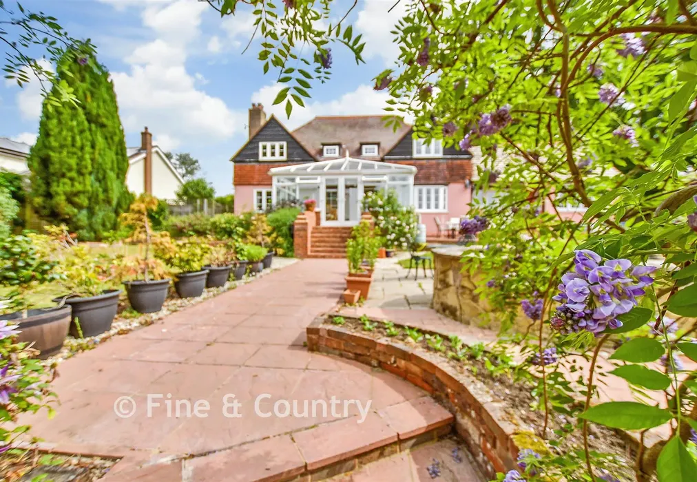 External Lifestyle Photograph - Tonbridge Road, Hildenborough, Tonbridge, Kent - Wards of Kent