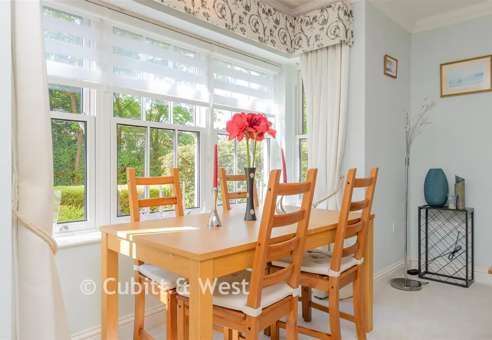 Internal Lifestyle Photograph - Beech Road, Reigate, Surrey - Wards of Kent