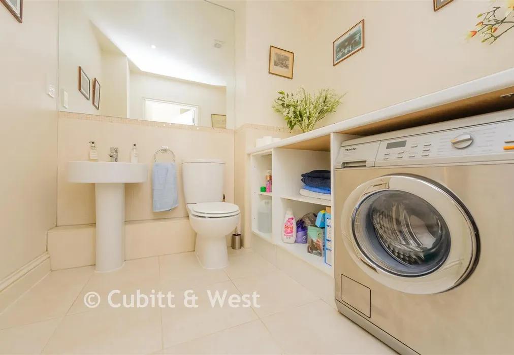 Cloakroom - Beech Road, Reigate, Surrey - Wards of Kent
