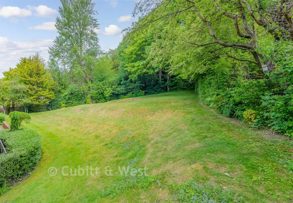 Communal Gardens - Beech Road, Reigate, Surrey - Wards of Kent