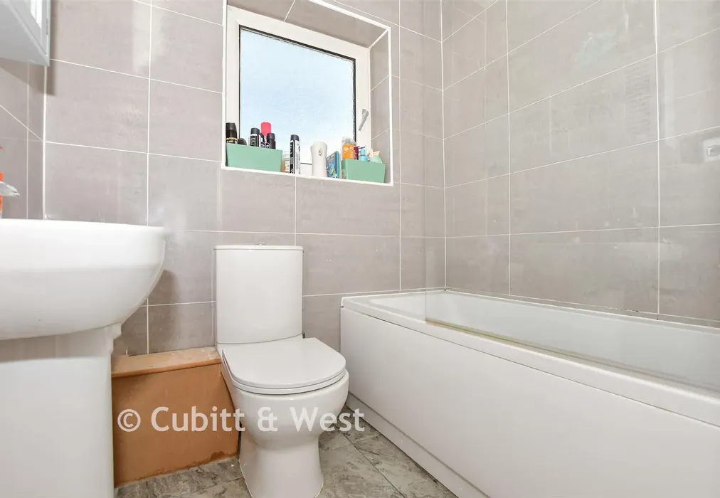 Bathroom - Methuen Road, Portsmouth, Hampshire - Wards of Kent