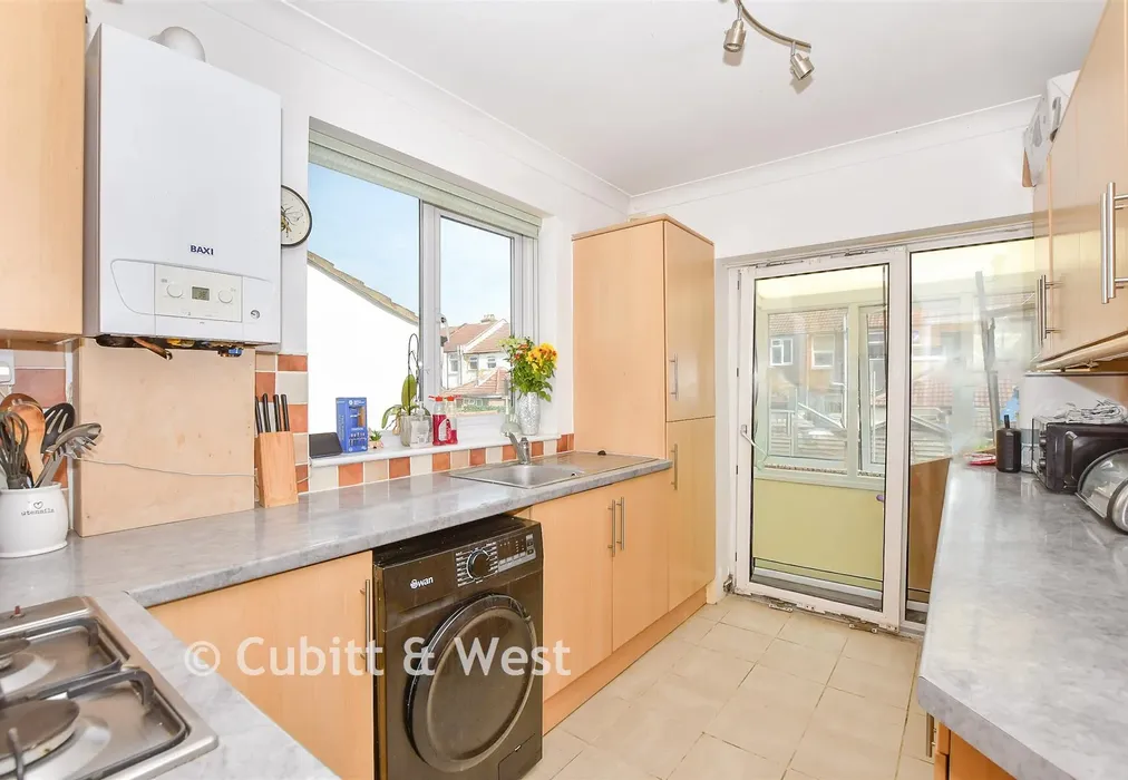 Kitchen - Methuen Road, Portsmouth, Hampshire - Wards of Kent