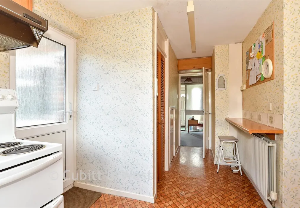 Kitchen - St. Leonard's Road, Horsham, West Sussex - Wards of Kent