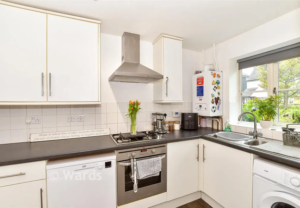 Kitchen - Cruttenden Close, Tenterden, Kent - Wards of Kent