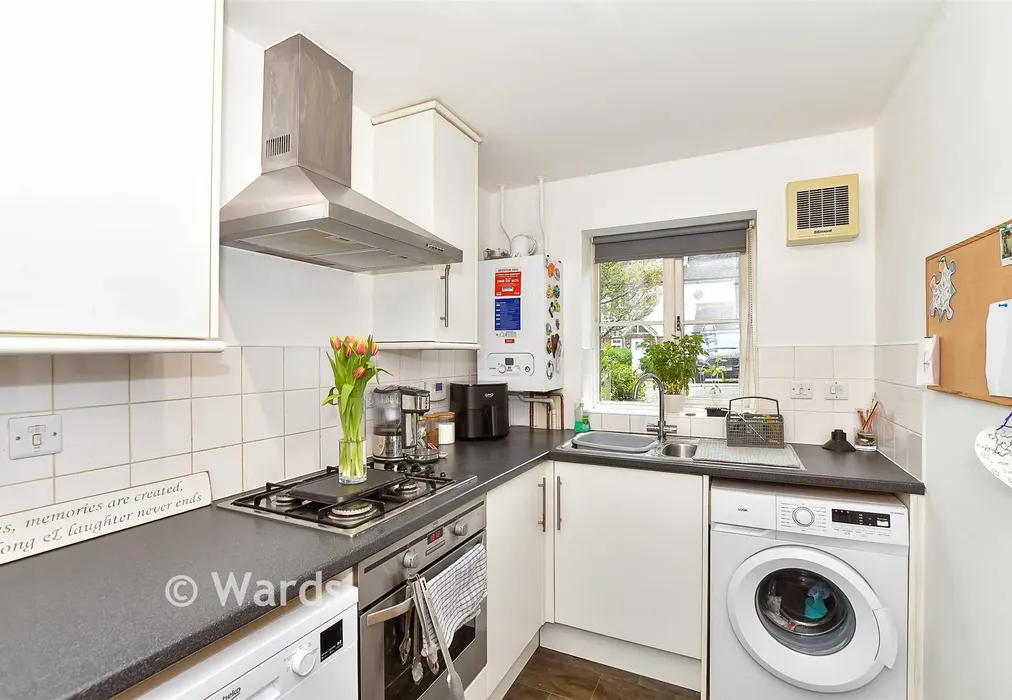Kitchen - Cruttenden Close, Tenterden, Kent - Wards of Kent