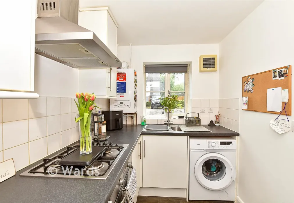 Kitchen - Cruttenden Close, Tenterden, Kent - Wards of Kent