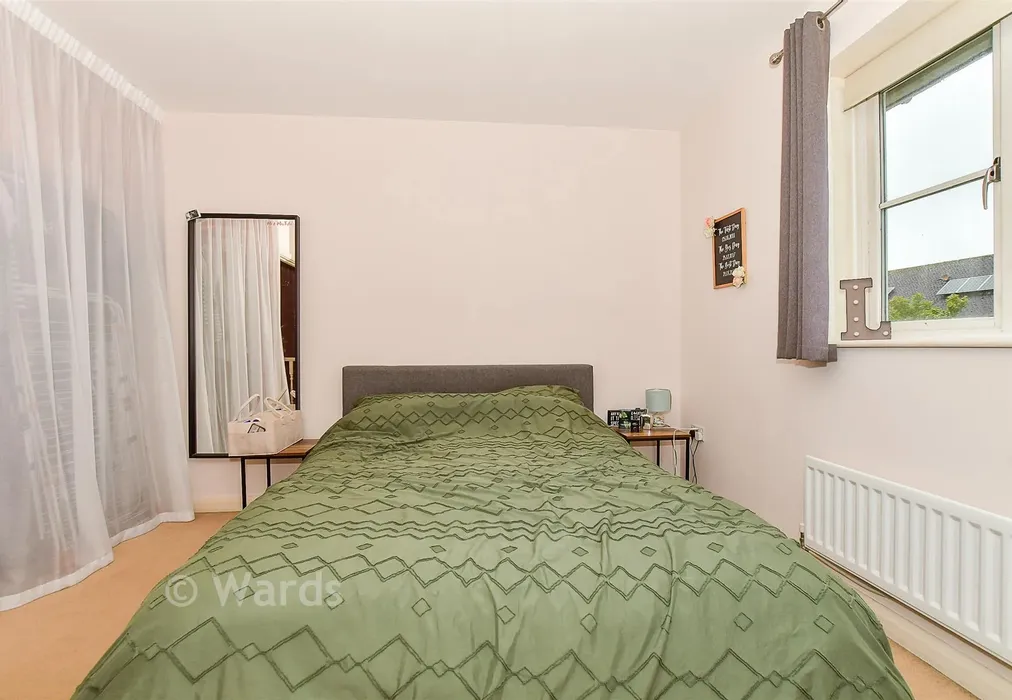 Bedroom 1 - Cruttenden Close, Tenterden, Kent - Wards of Kent