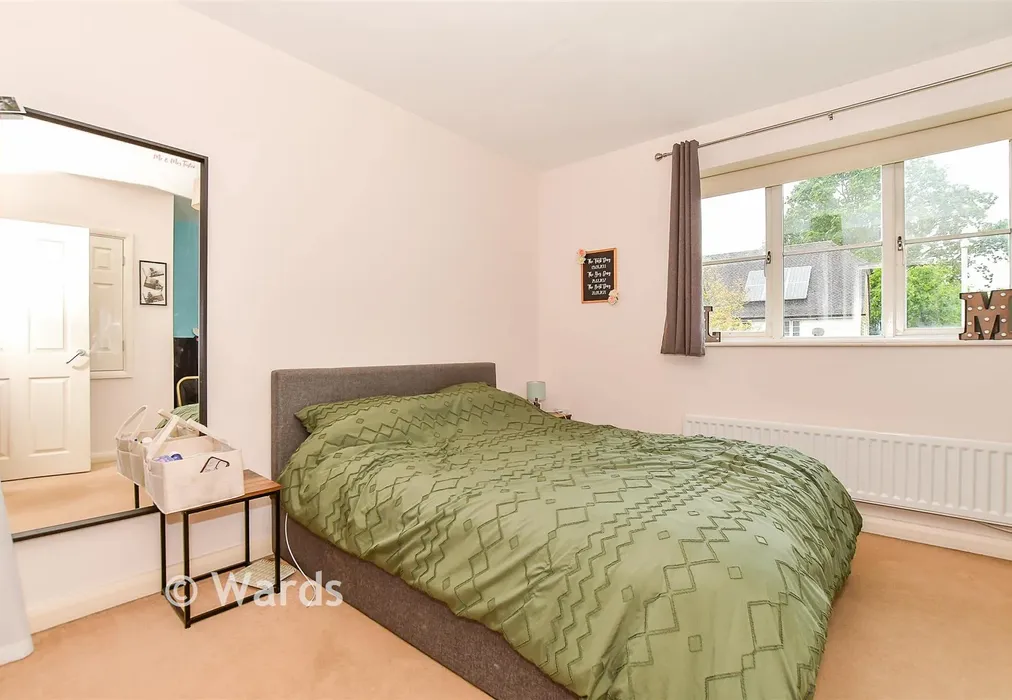 Bedroom 1 - Cruttenden Close, Tenterden, Kent - Wards of Kent