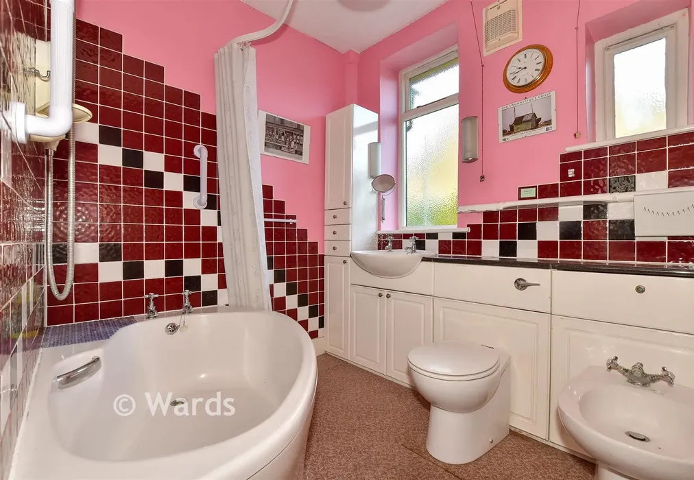 Bathroom - Lancaster Gardens, Herne Bay, Kent - Wards of Kent