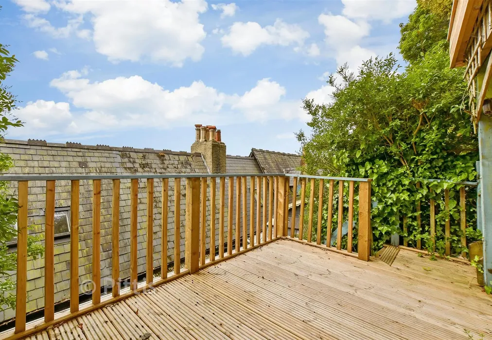 Balcony / Terrace - Mitchell Avenue, Ventnor, Isle of Wight - Wards of Kent