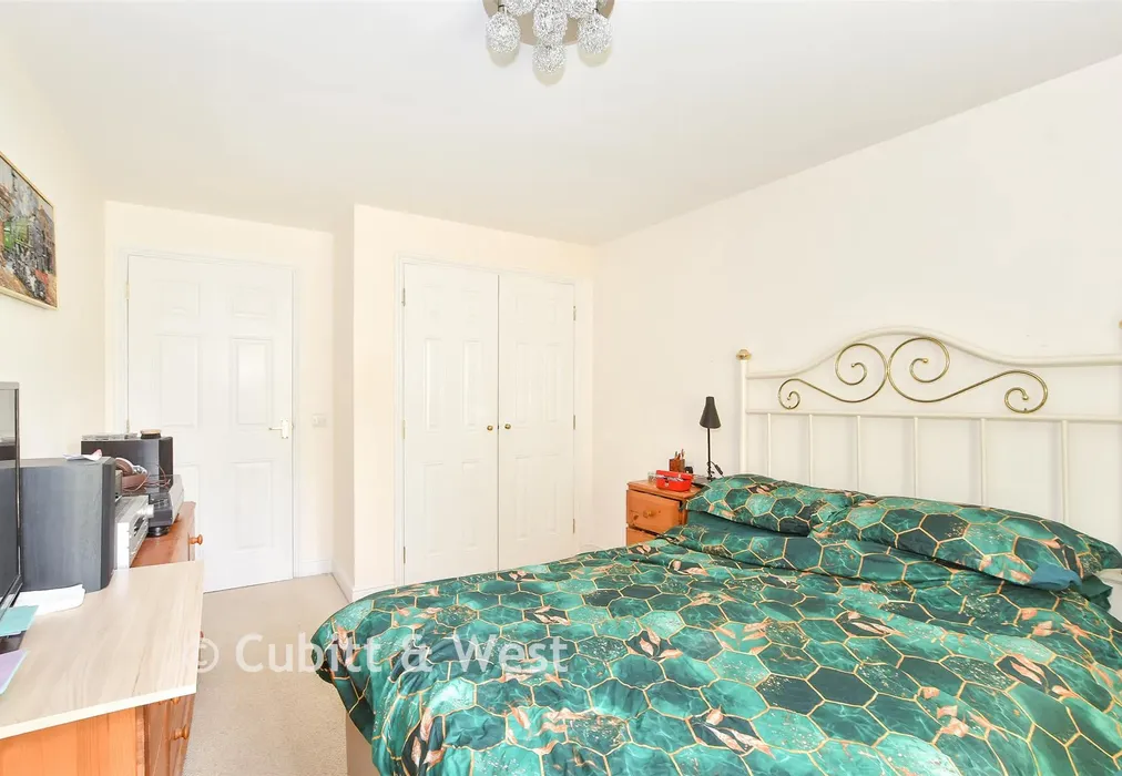 Bedroom 1 - Commonwealth Drive, Three Bridges, Crawley, West Sussex - Wards of Kent