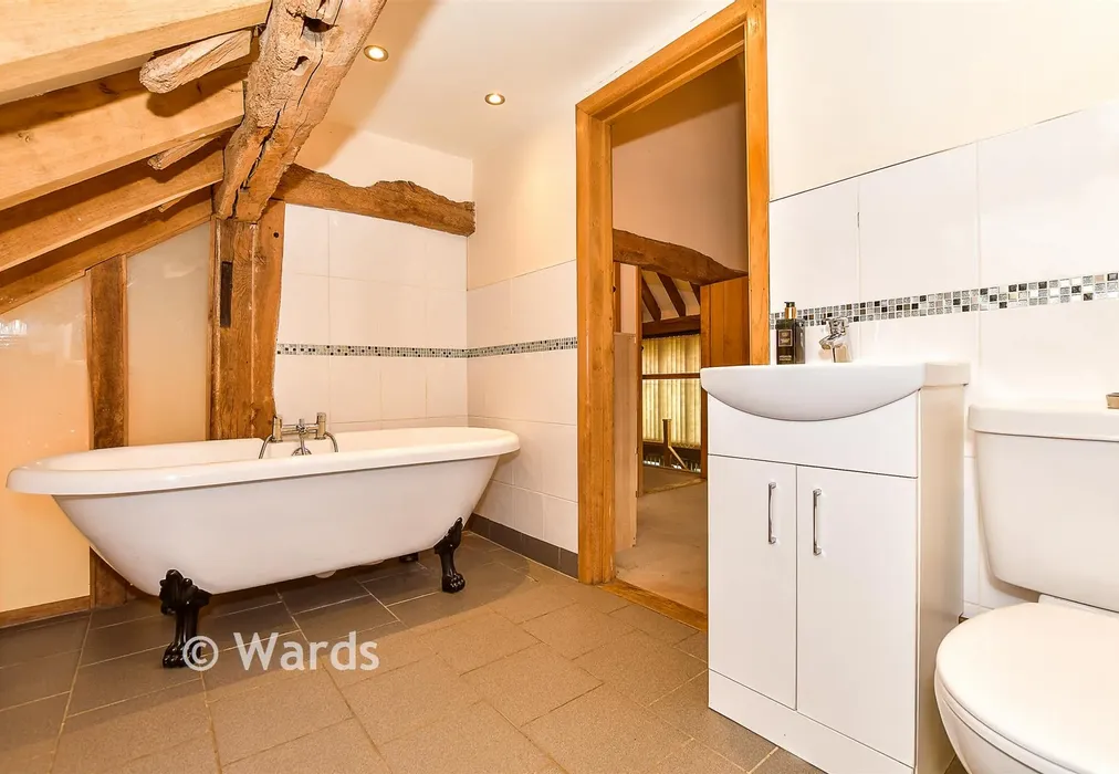 En-Suite Bathroom - Green Lane, Paddock Wood, Tonbridge, Kent - Wards of Kent