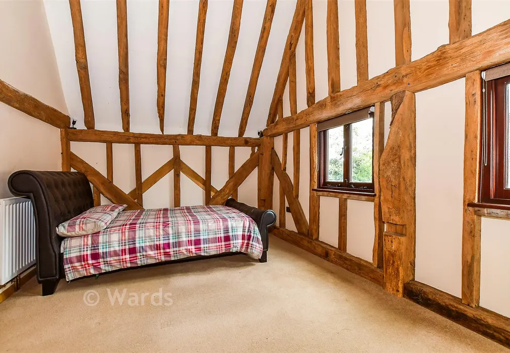 Bedroom 1 - Green Lane, Paddock Wood, Tonbridge, Kent - Wards of Kent