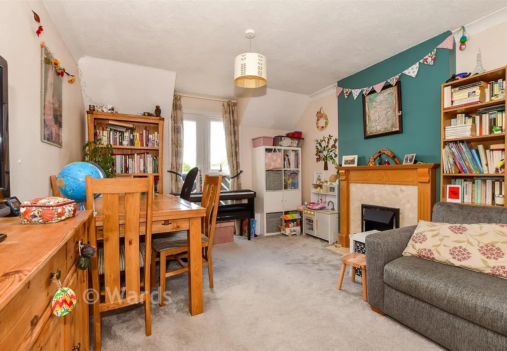 Lounge/ Diner - Douglas Road, Tonbridge, Kent - Wards of Kent