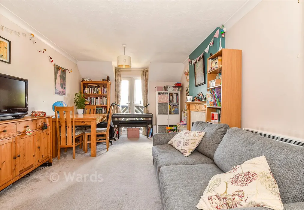 Lounge/ Diner - Douglas Road, Tonbridge, Kent - Wards of Kent