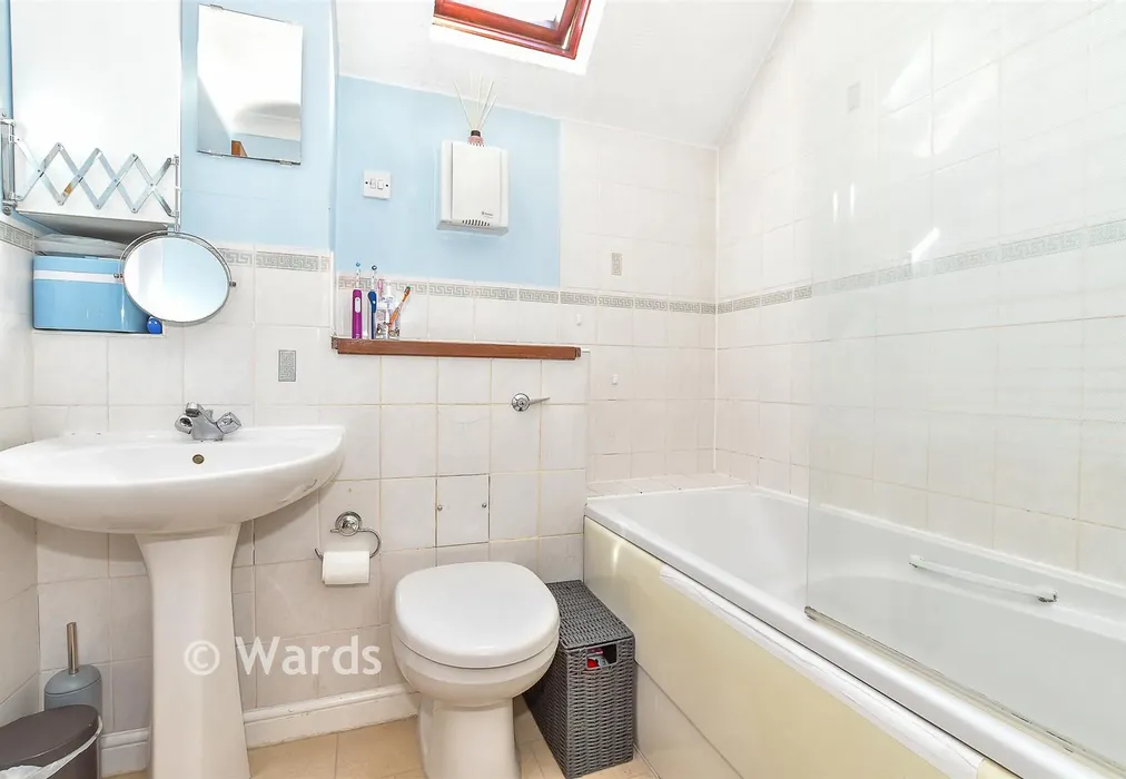 Bathroom - Douglas Road, Tonbridge, Kent - Wards of Kent