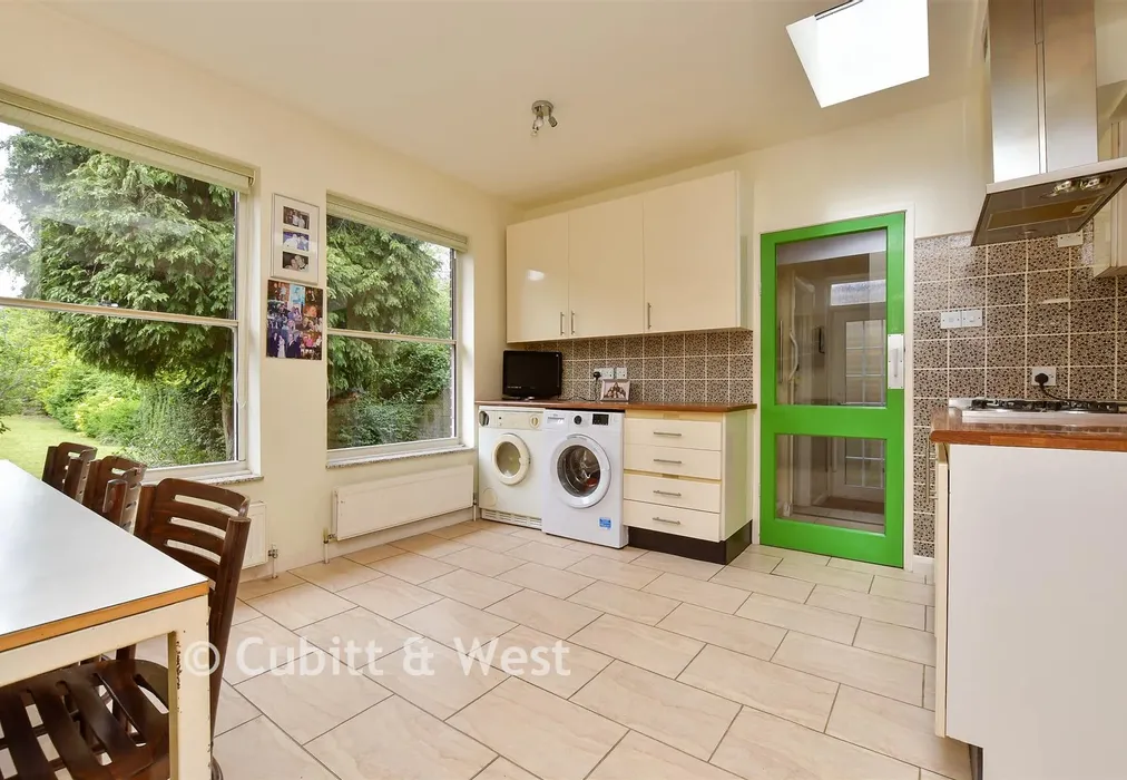 Kitchen - Beacon Way, Banstead, Surrey - Wards of Kent