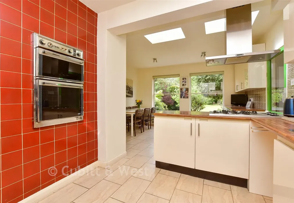 Kitchen - Beacon Way, Banstead, Surrey - Wards of Kent
