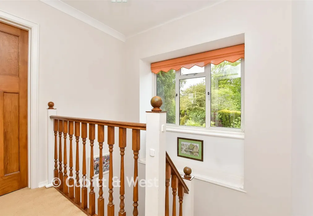 Landing - Beacon Way, Banstead, Surrey - Wards of Kent
