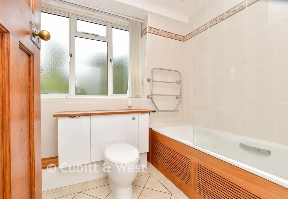 Bathroom - Beacon Way, Banstead, Surrey - Wards of Kent