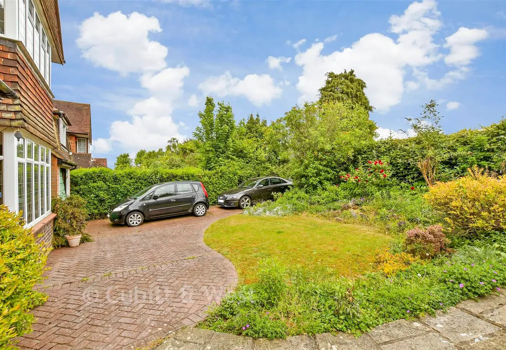 Front Garden - Beacon Way, Banstead, Surrey - Wards of Kent