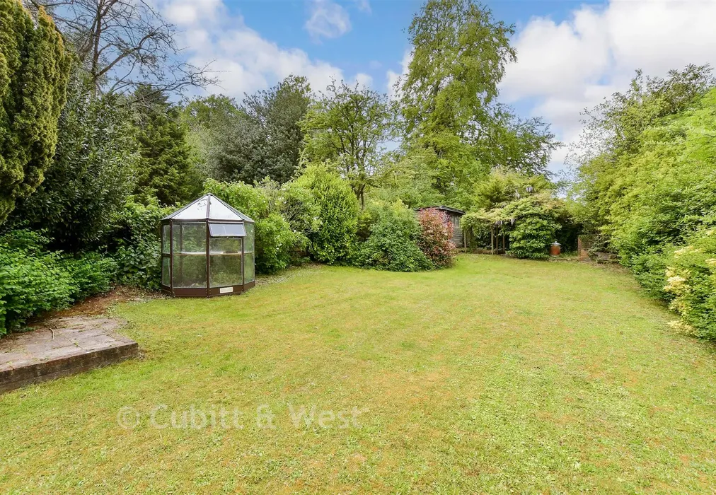 Rear Garden - Beacon Way, Banstead, Surrey - Wards of Kent
