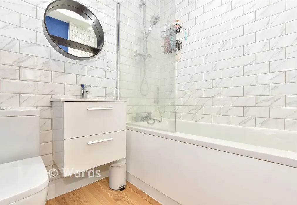 Bathroom - Bishop Close, High Halden, Ashford, Kent - Wards of Kent