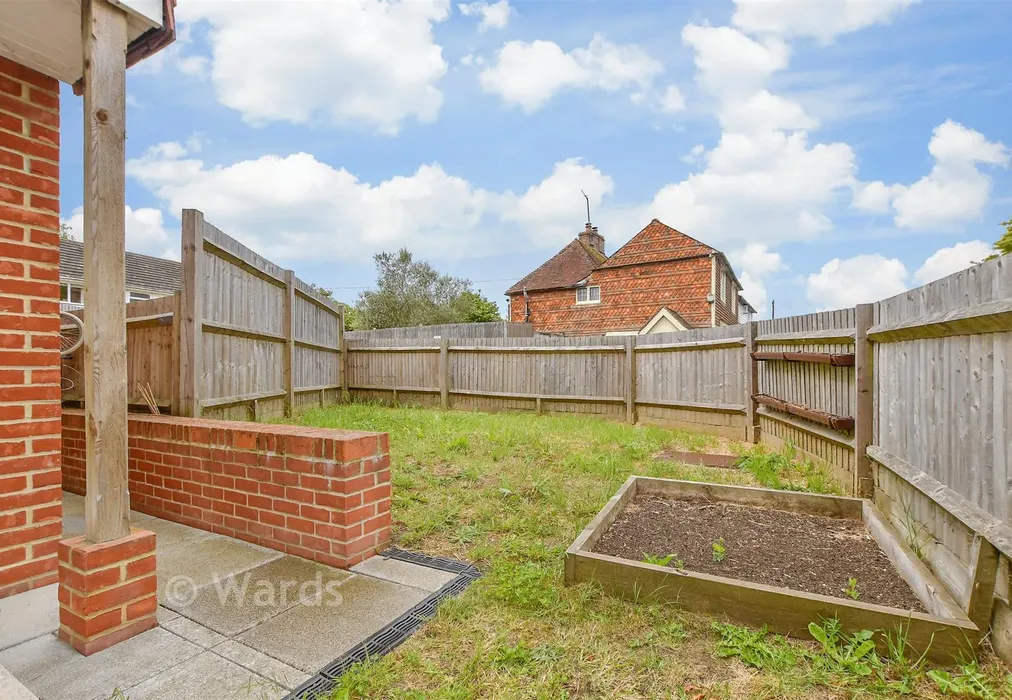 Front Garden - Bishop Close, High Halden, Ashford, Kent - Wards of Kent
