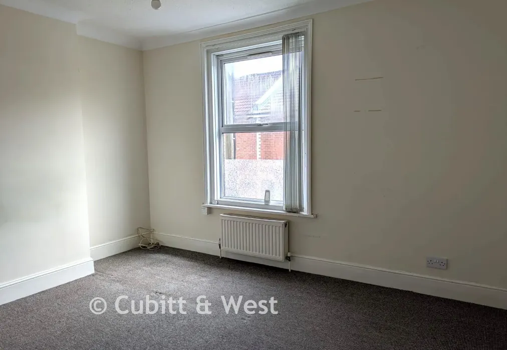 Bedroom - Percy Road, Southsea, Hampshire - Wards of Kent