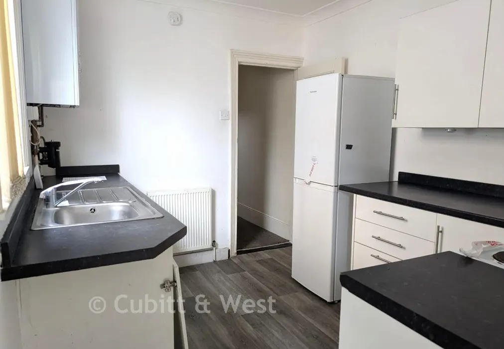 Kitchen - Percy Road, Southsea, Hampshire - Wards of Kent