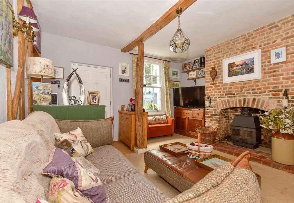 Lounge - North Street, Biddenden, Ashford, Kent - Wards of Kent