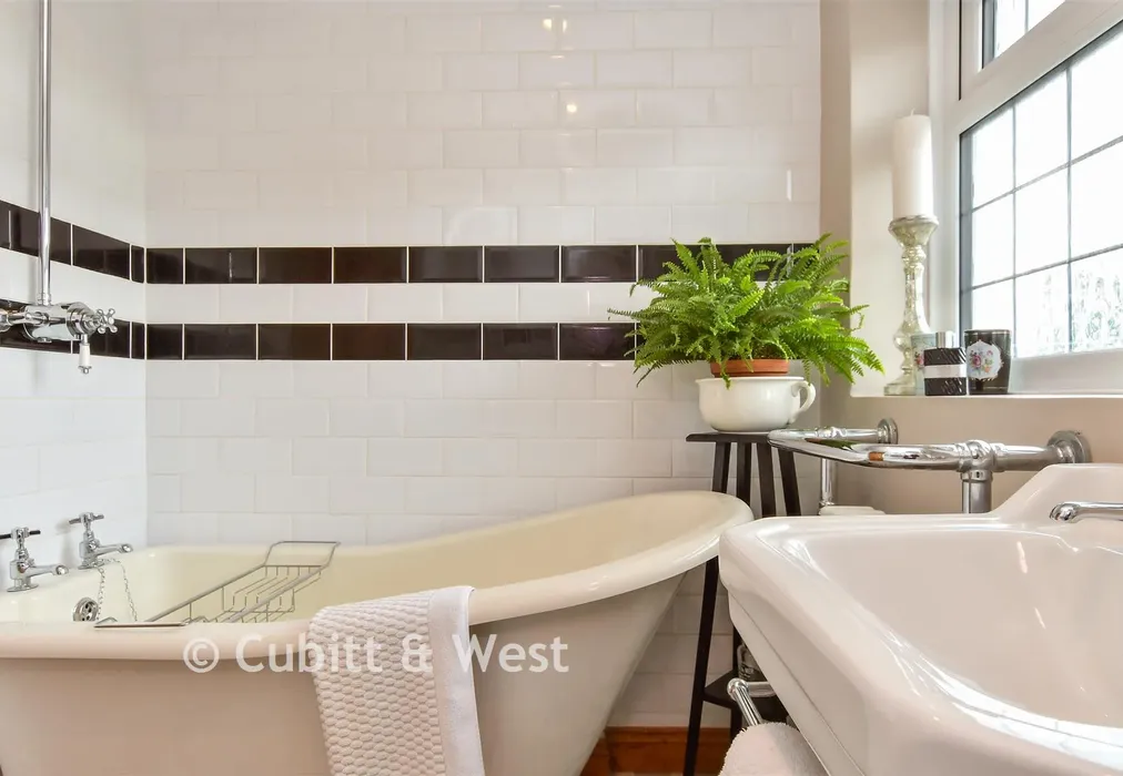 Bathroom - Hollingbury Copse, Brighton, East Sussex - Wards of Kent
