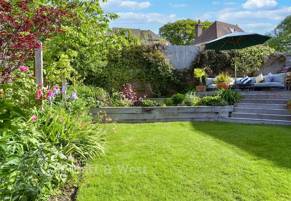 Rear Garden - Hollingbury Copse, Brighton, East Sussex - Wards of Kent