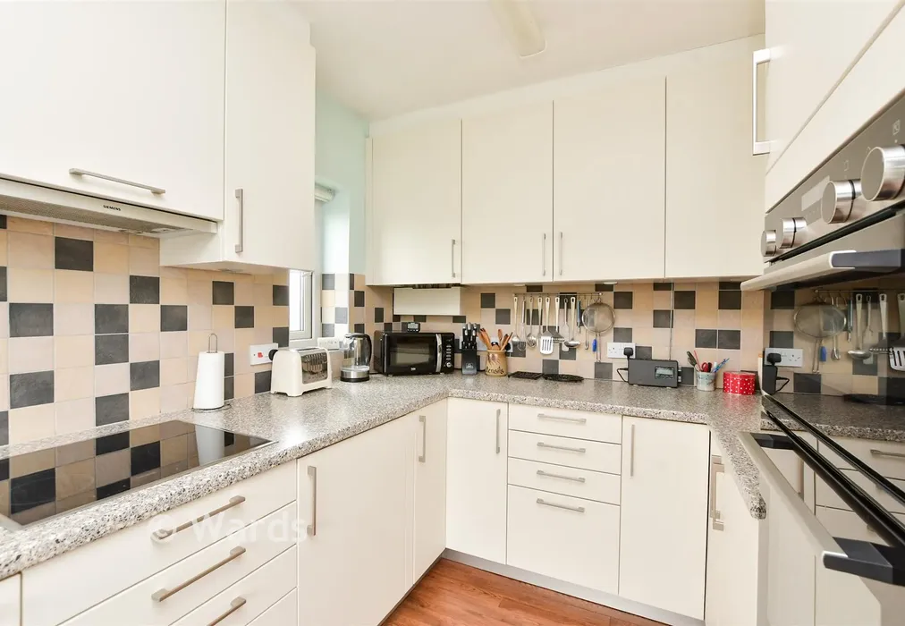 Kitchen - The Ridgeway, Broadstairs, Kent - Wards of Kent
