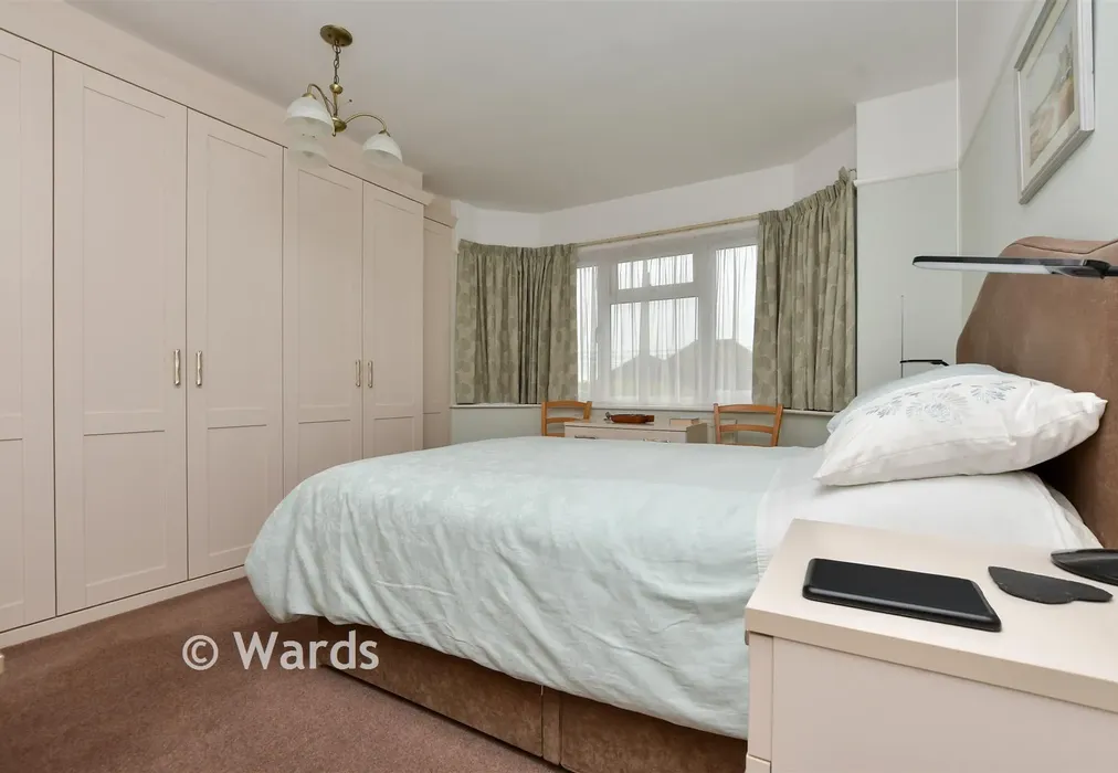 Bedroom 1 - The Ridgeway, Broadstairs, Kent - Wards of Kent