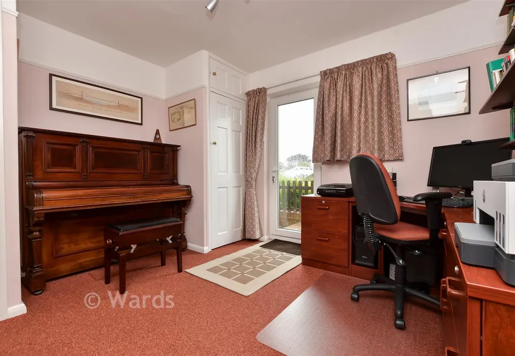 Bedroom 2 - The Ridgeway, Broadstairs, Kent - Wards of Kent