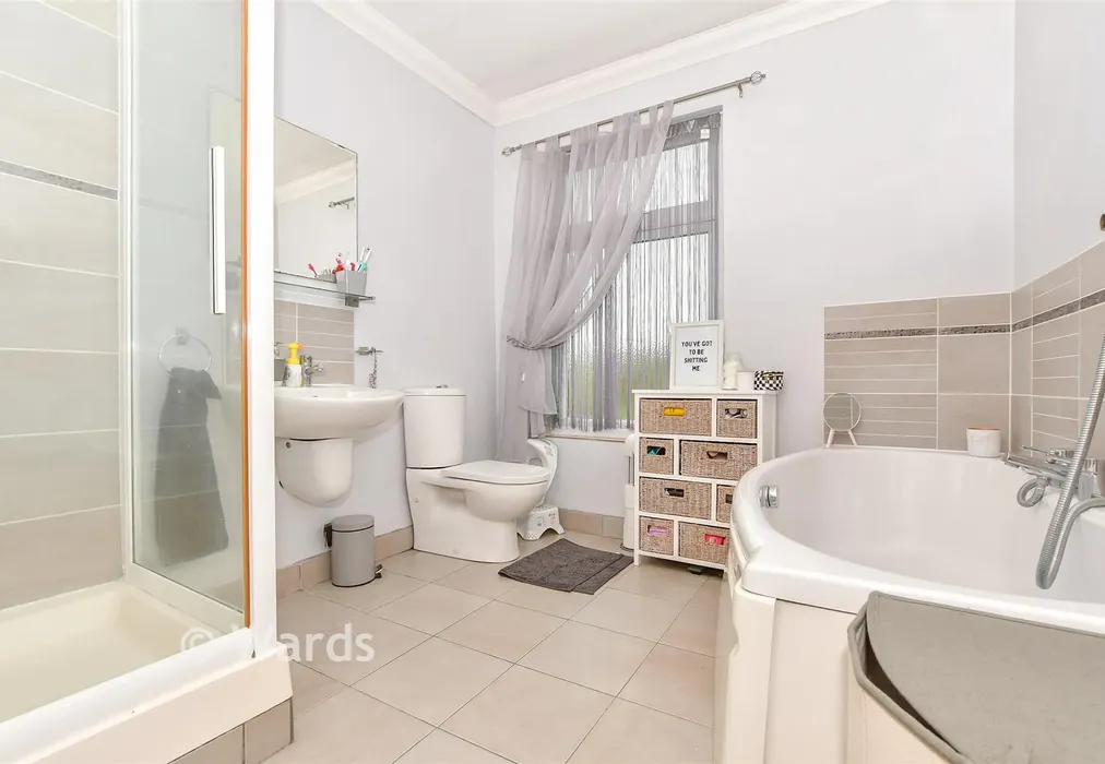 Bathroom - Granville Road, Sheerness, Kent - Wards of Kent