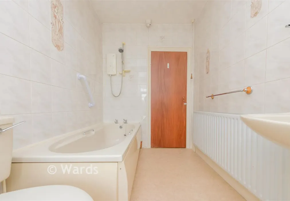 Bathroom - Ferndale Road, Gravesend, Kent - Wards of Kent