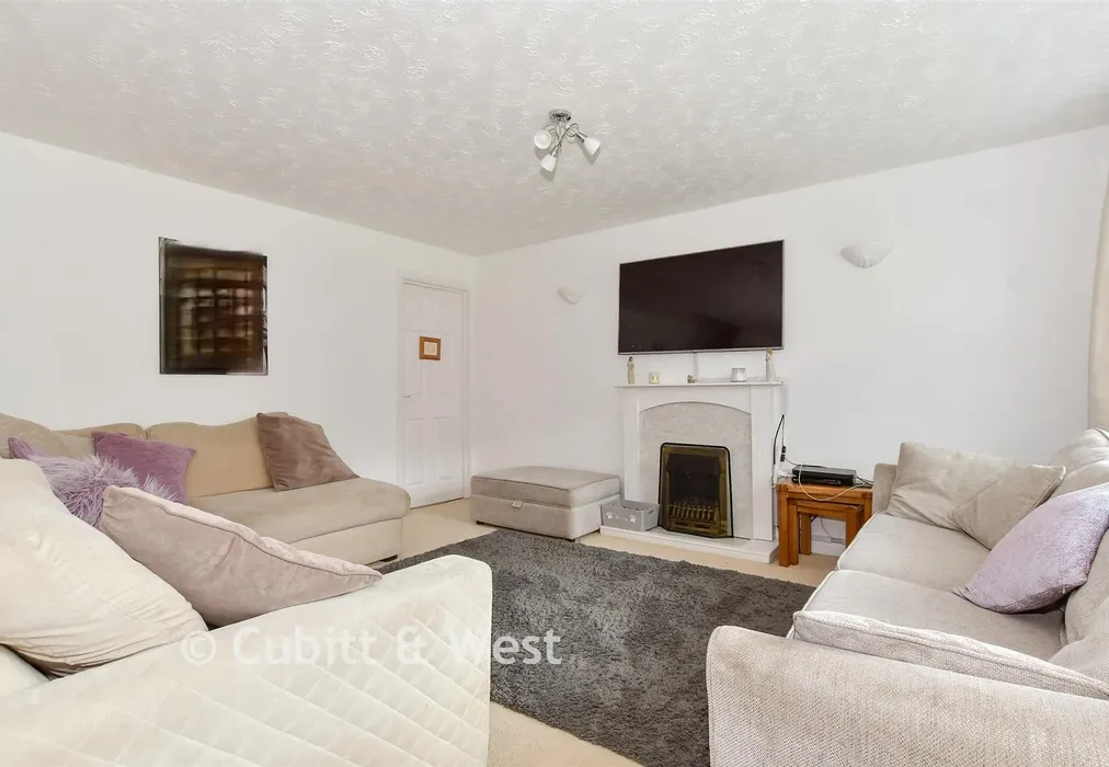 Lounge/Dining Room. - Brushwood Road, Horsham, West Sussex - Wards of Kent